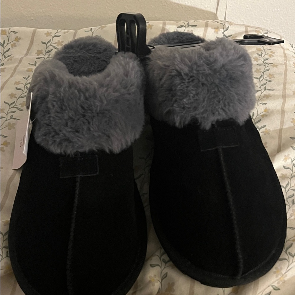 Cozy Black Slippers with Gray Fur Lining